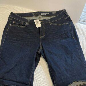 Torrid Brand Ladies Size 14 Denim Shorts NWT
